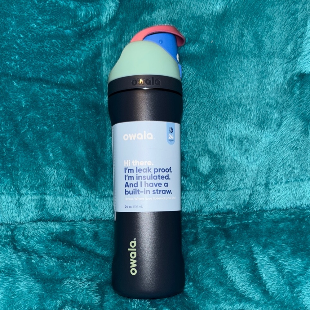 Owala Black and Blue Insulated Water Bottle with Built-in Straw